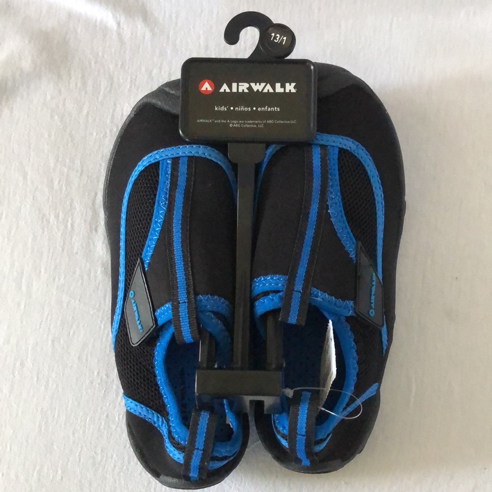 NWT Kids Airwalk Blue and Black Water Shoes Kids Size 13/1